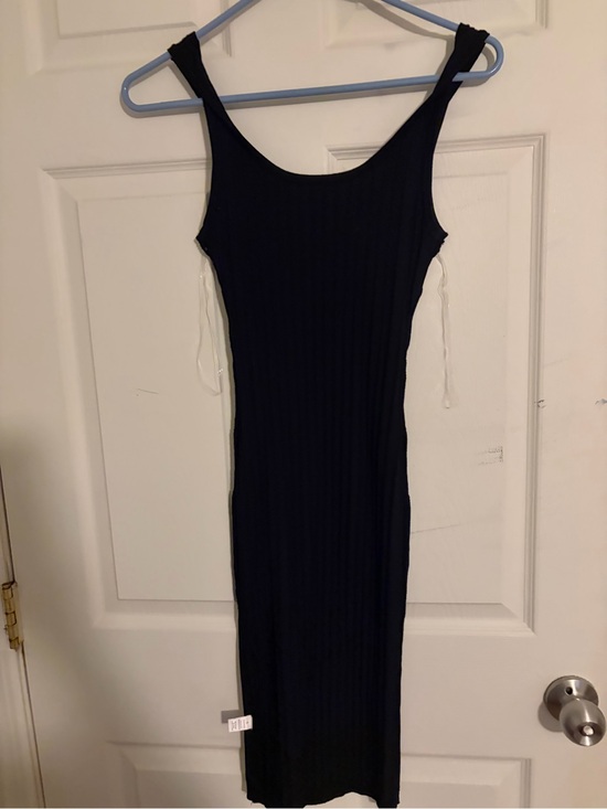 Dresses & Skirts - Sleeveless Black Ribbed Midi Dress
